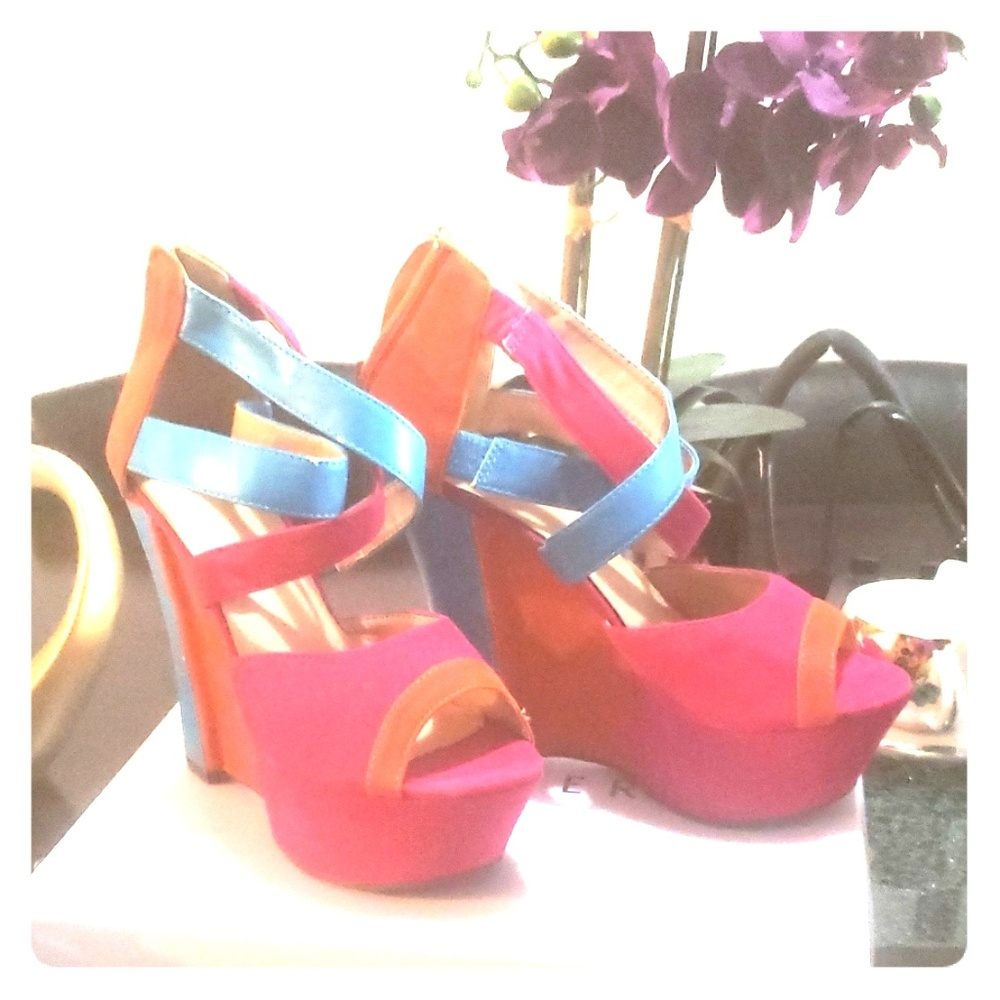 Size 7 Never worn color block wedge sandals